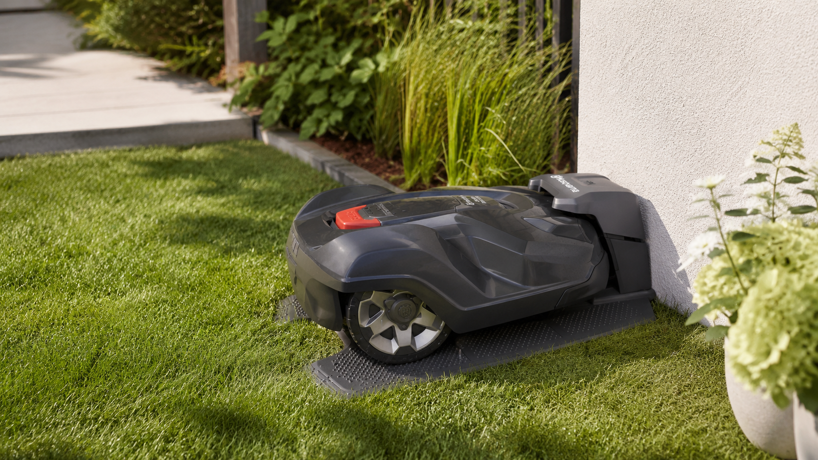 Správné umístění nabíjecí stanice robotické sekačky Husqvarna Automower