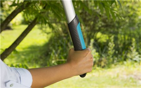 Hliníková ramena a ergonomicky tvarované rukojeti s měkkými prvky poskytují požadované neklouzavé vlastnosti a zaručují snadnou manipulaci a bezpečnou práci.