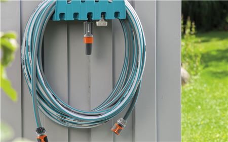 Nástěnný držák hadice slouží k rychlému a snadnému navinutí a uložení zahradní hadice na stěnu. Jedná se o nejjednodušší a nejlevnější možnost uložení hadice.