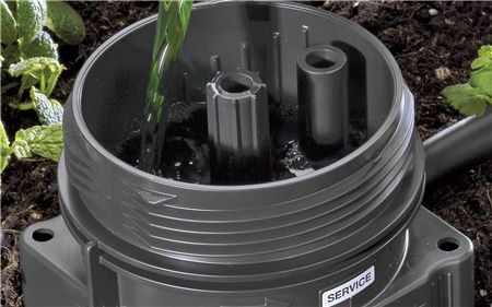 Ukazatel zajišťuje optimální přehled o úrovni naplnění (max. 300 ml). Tím je umožněno přesné odměřování koncentrátu s hnojivem podle rozměrů systému a požadavků rostlin.