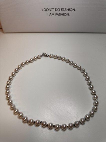 Náhrdelník s perličkami - stříbrné barvy