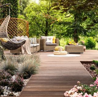 Na co si dát při stavbě terasy pozor? Nejčastější chyby jsou: 1) špatný výběr světové strany, 2) nevhodný materiál, 3)...