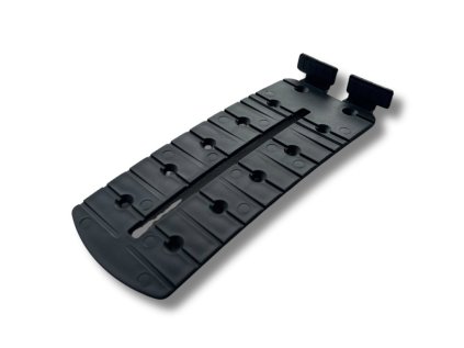 Plastový klip na dlažbu