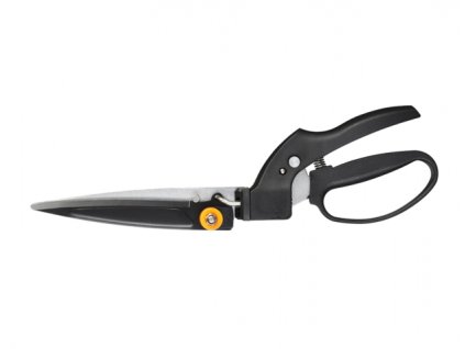 168288 nuzky fiskars smart fit gs40 na travnik 1023632