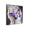 Obraz s hodinami Fialový motýl na dlaních