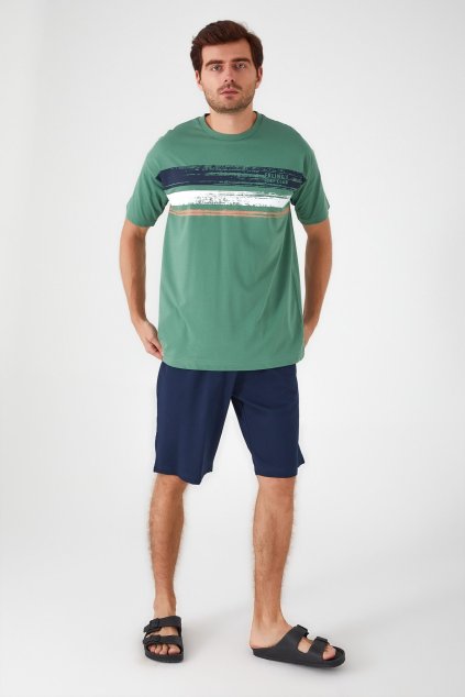 Pánske pyžamo, komplet so zeleným tričkom a modré nohavice