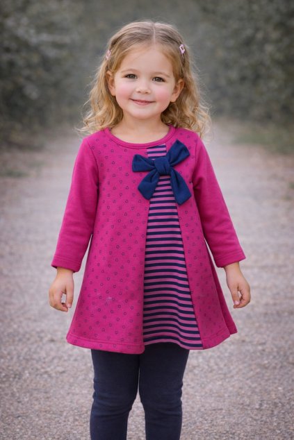 Dievčatko v magentových šatách Miniworld