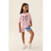 Dievčenské letné pyžamo s motýľom – ružové tričko a dvojfarebné kraťasy, postava v stoj
