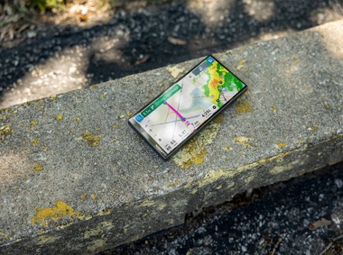 Nová generace navigací Garmin Drive je tady. Na palubní desky přináší ultraširokoúhlé displeje