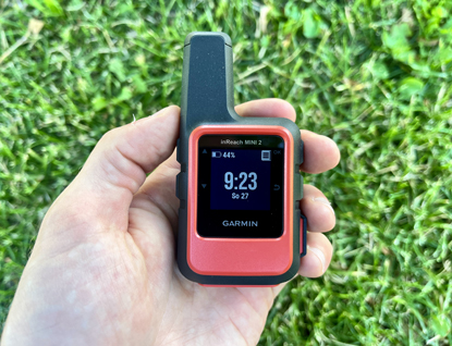 Jak funguje satelitní komunikátor? Garmin InReach Mini 2 vás snadno překvapí