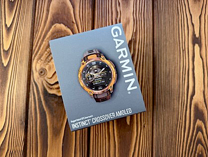 Recenze Garmin Instinct Crossover AMOLED: Ostrý displej a mechanické ručky