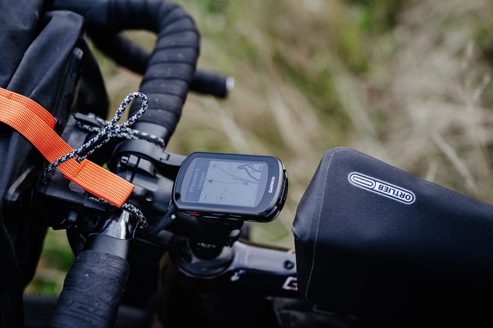 Cyklo radar Garmin Edge 840 Solar na kole