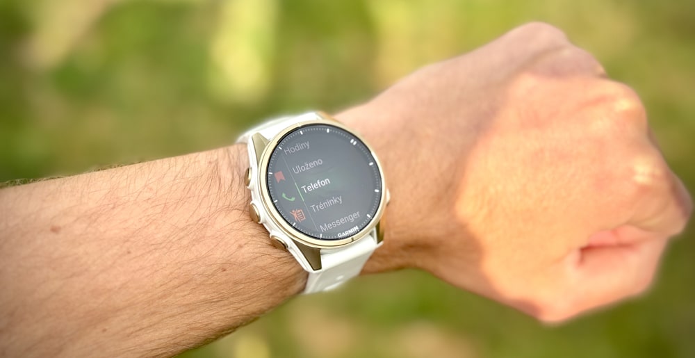 hodinky Garmin fenix 8 na pánské ruce