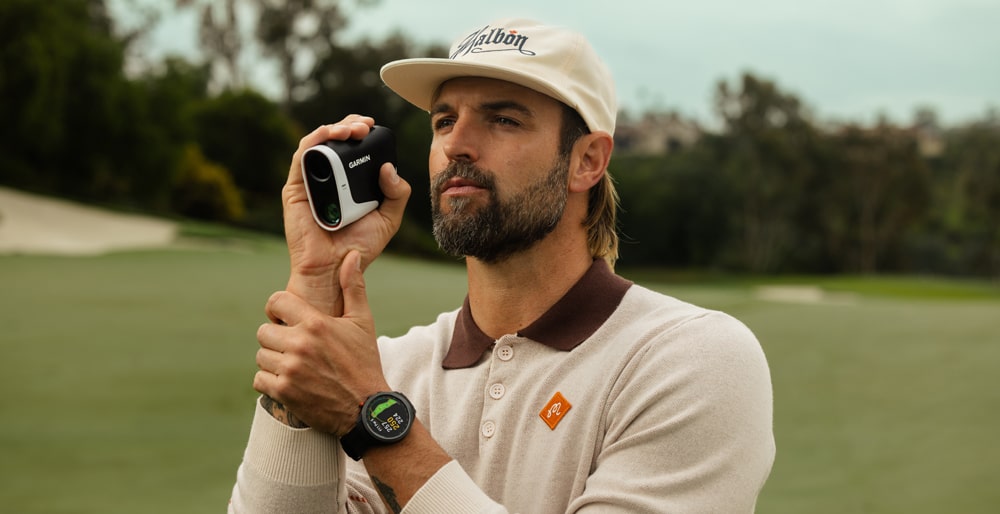 Garmin Approach Z30 v ruce golfisty