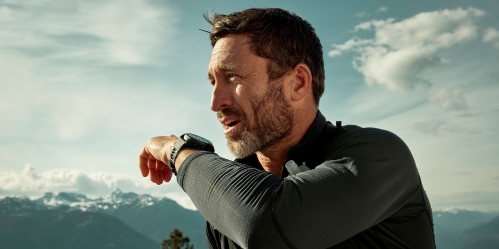 garmin-fenix-8-pro-prvni-garminy-se-satelitnim-mobilnim-pripojenim-a-microled-displejem-01