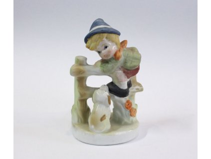 Porcelánová soška chlapeček se psem x300 1