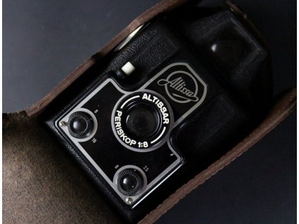 Starý fotoaparát Altissar x684 10