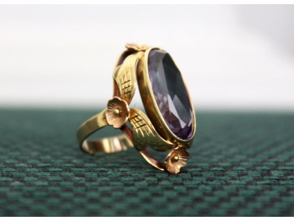 Zlatý prsten s fialovým kamenem v56,5 x1785 (5)