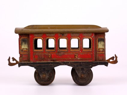 Starožitná hračka plechový vagón k lokomotivě červený