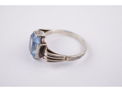 Stříbrný prsten s modrým kamenem 54,5