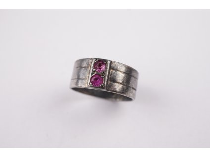 Stříbrný prsten s růžovými kamínky 57,5 §