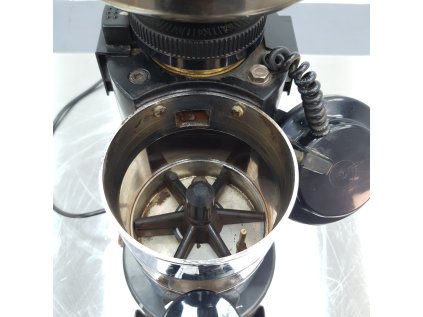 Mlýnek na kávu černý