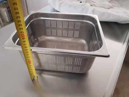 Použitá 1/2 GN PERFOROVANÁ 150mm