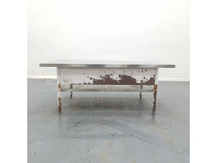 Kovový stůl s nerezovou deskou  126x75x51cm