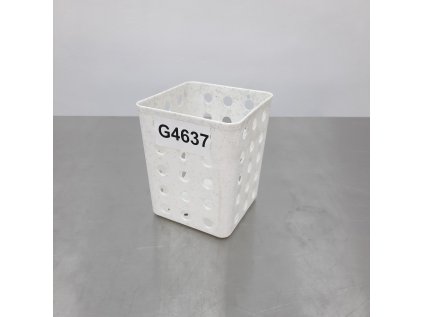 Použitý plastový košík na příbory do myčky