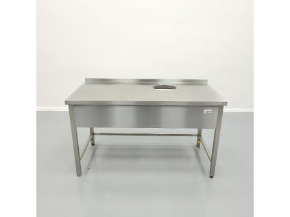 Nerezový stůl s otvorem a zadním lemem 147x70x85 cm