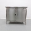 Nerezový stůl s dřezem, dvířky a zadním lemem 100x80x89cm