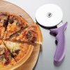 Krájač na pizzu Hygiplas 102mm fialový