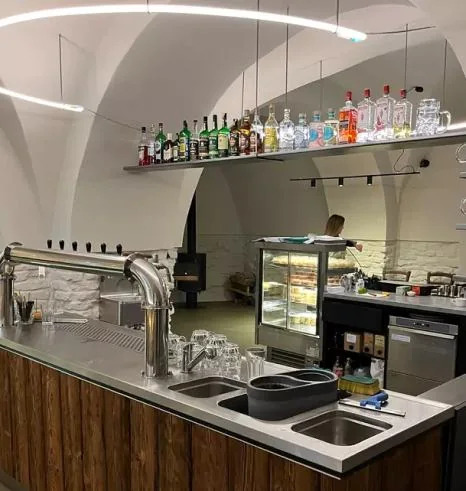 Bar a gastro zázemí Tvarg
