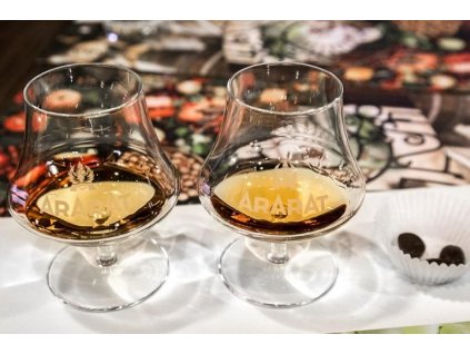 Dárek - 2x speciální sklenička k brandy Ararat