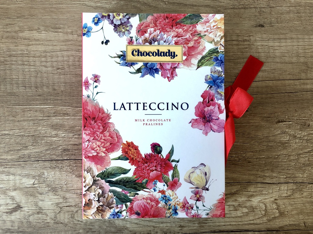 CHOCOLADY Latteccino kniha červená - pralinky z mléčné čokolády s duo krémovou náplní 150g