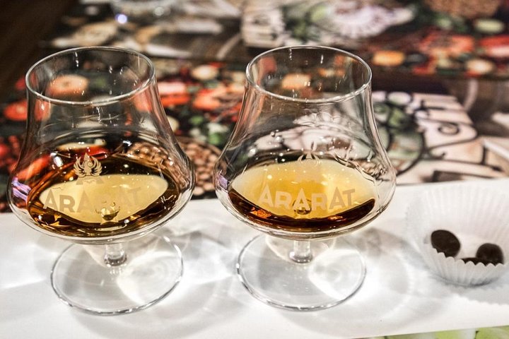 Dárek - 2x speciální sklenička k brandy Ararat