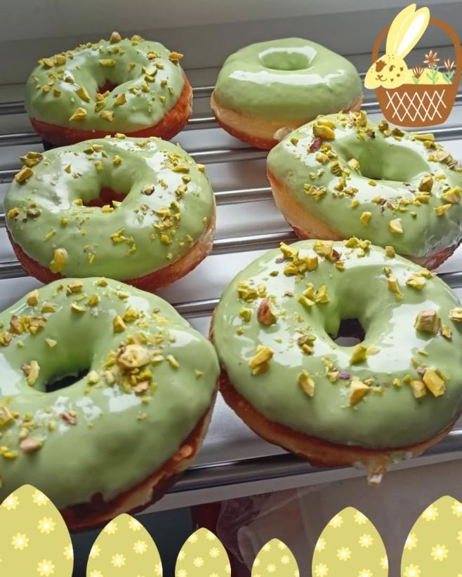 Milujeme zelenou! Nevadí, že to není mazanec 💚💚💚 Koukni k nám - link je v Biu ⬆️ a hledej super vykrajovátko na donuty...