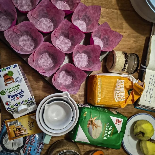 Nemyslete si - také pečeme, ne jen prodáváme 🧁 Nejen tyhle super papírové tulipány 🌷🌷u nás najdeš - link v Biu ⬆️...