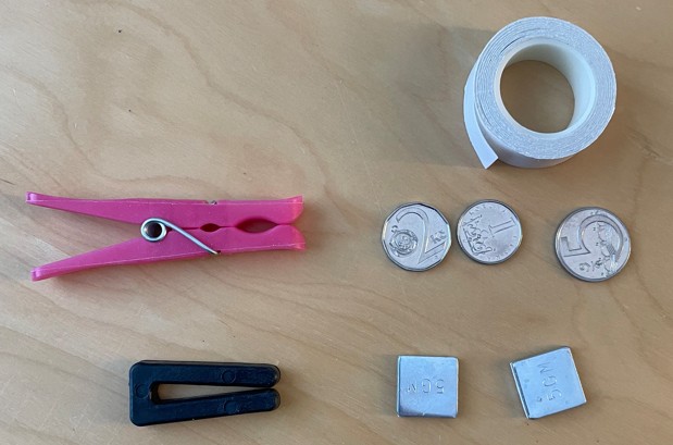 kolíček na prádlo a mince jako náhrada vyvažovací sady ventilátoru