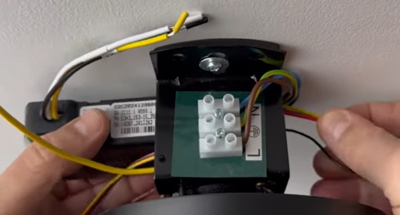 Vložení přijímače dálkového ovládání stropního ventilátoru