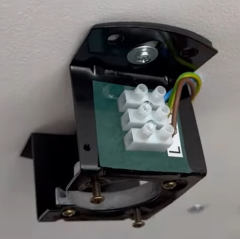 Zapojení fáze, nulového a zemnícího vodiče stropního ventilátoru