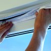 Těsnění okna pro mobilní klimatizace AirLock 100 ontaz tesneni 5 pripevneni