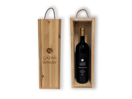 Dárková sada 1,5l - Dřevěný box + Merlot Grand Selection 2023