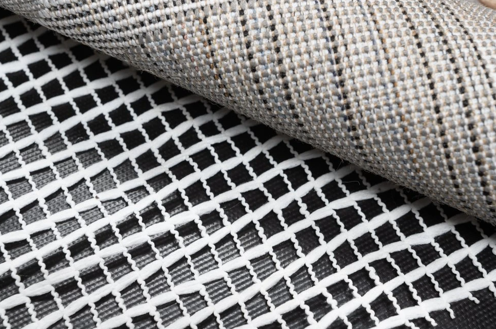 Metrážní protiskluzová podložka pod koberec (vlastní rozměr)