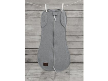 Zavinovačka Sleepee Second Step Swaddle s čepičkou zdarma tmavě šedá