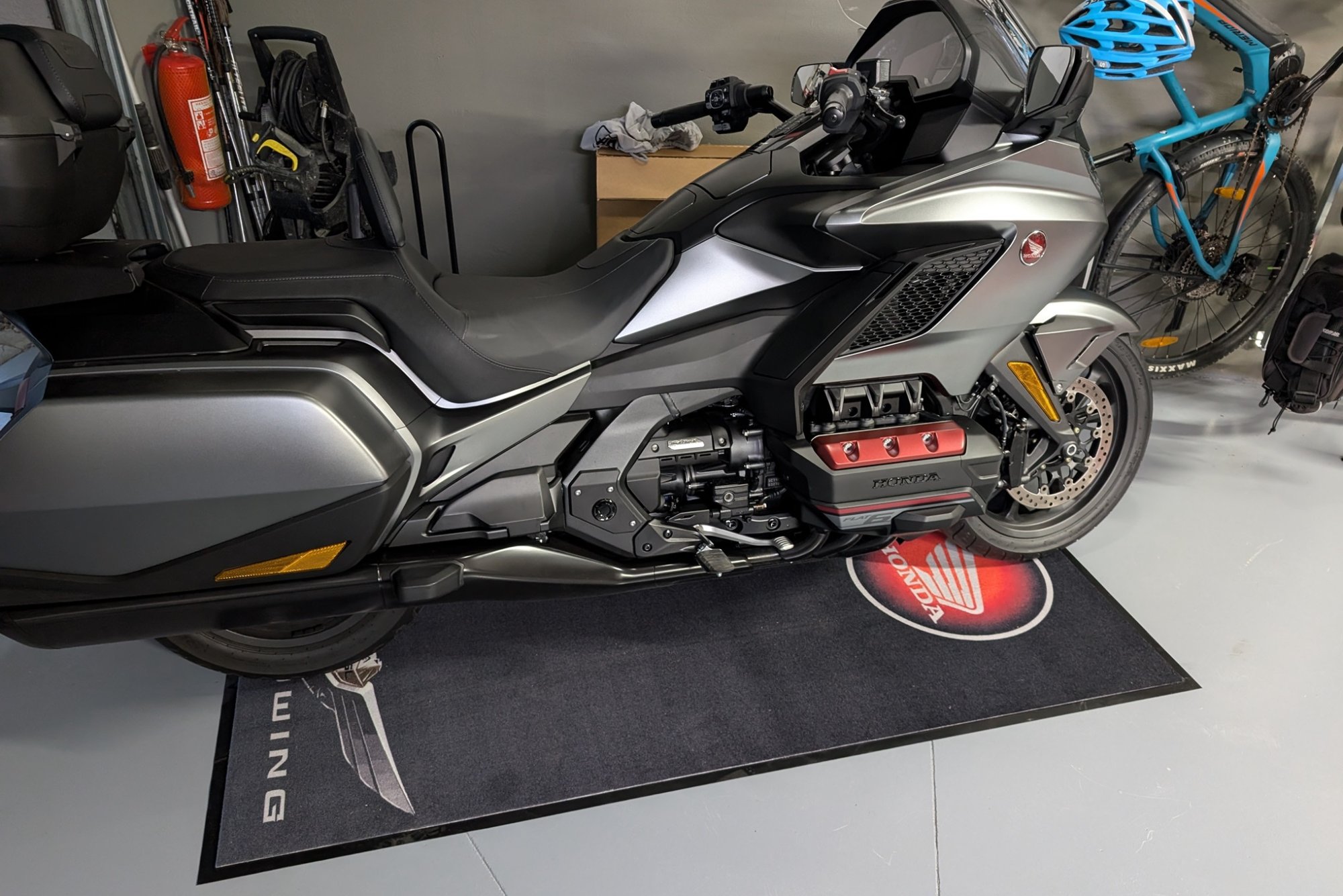 Exkluzív motor szőnyegek egyedi dizájnnal