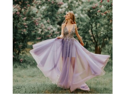 fialové plesové šaty