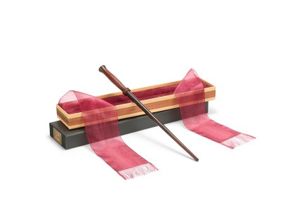 prvni hulka harryho pottera s krabickou od ollivandera 6748499663a4d