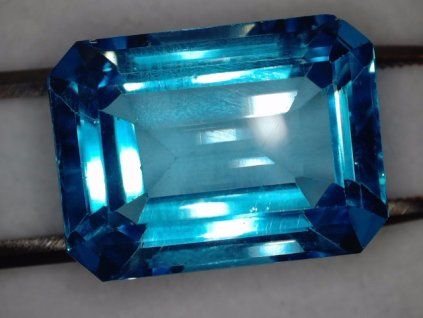 Topaz modrý Swiss blue 19,08 ct, emerald cut