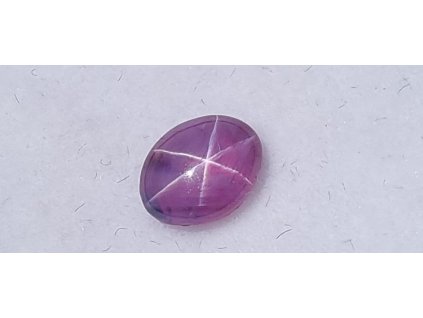 Safír růžový asterický 2.0 ct kabošon ovál 7,73 x 6,13 x 4,41 mm